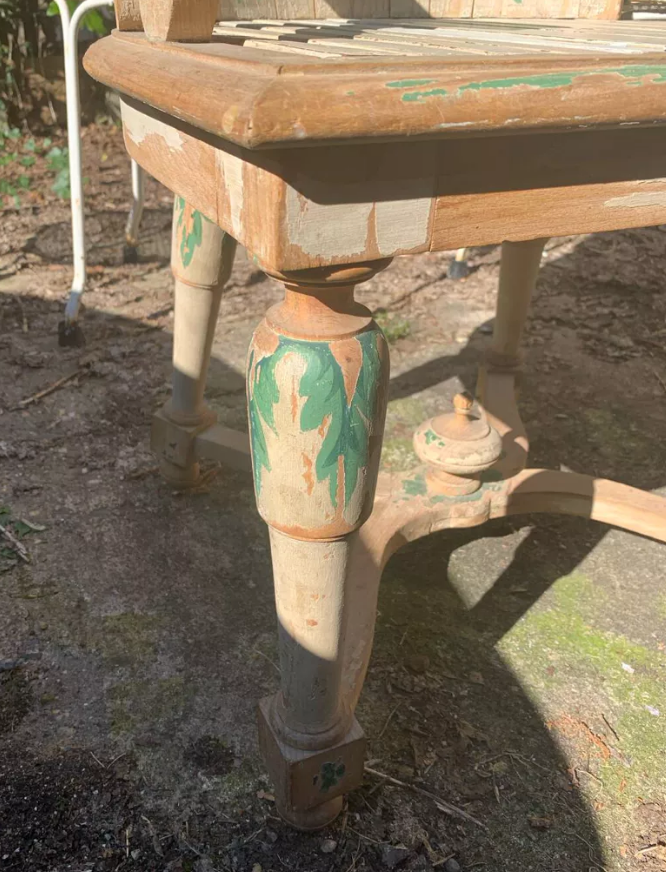 Fauteuil à entretoise en bois peint