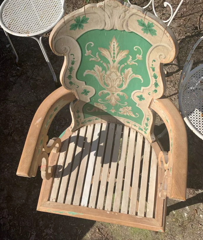 Fauteuil à entretoise en bois peint