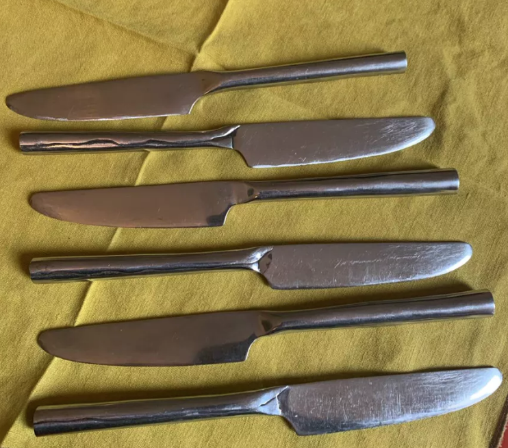 Lot de 6 couteaux en métal plié vintage