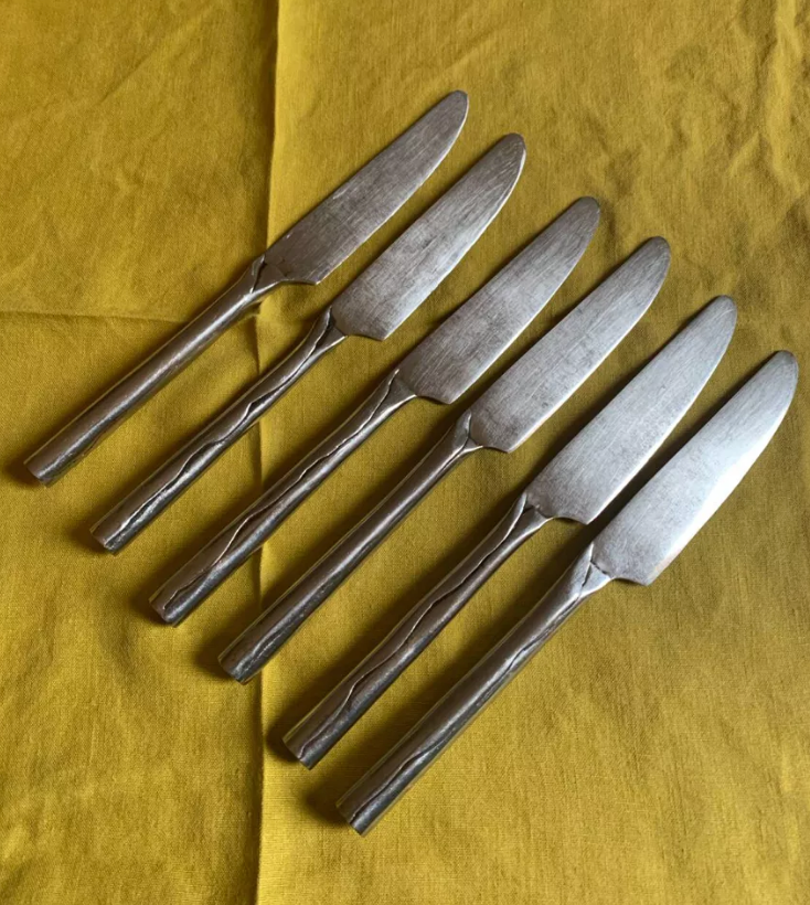 Lot de 6 couteaux en métal plié vintage