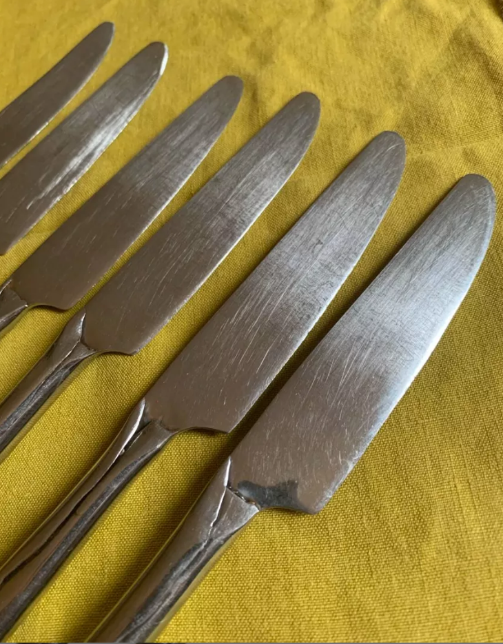 Lot de 6 couteaux en métal plié vintage
