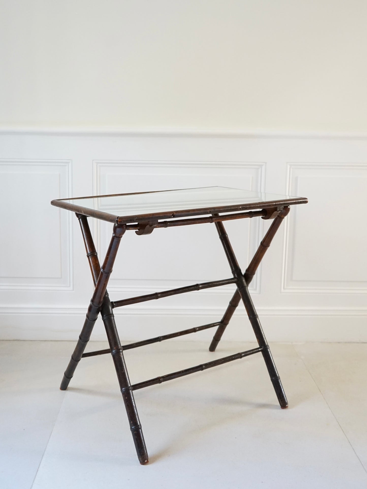 Table pliante imitation bambou