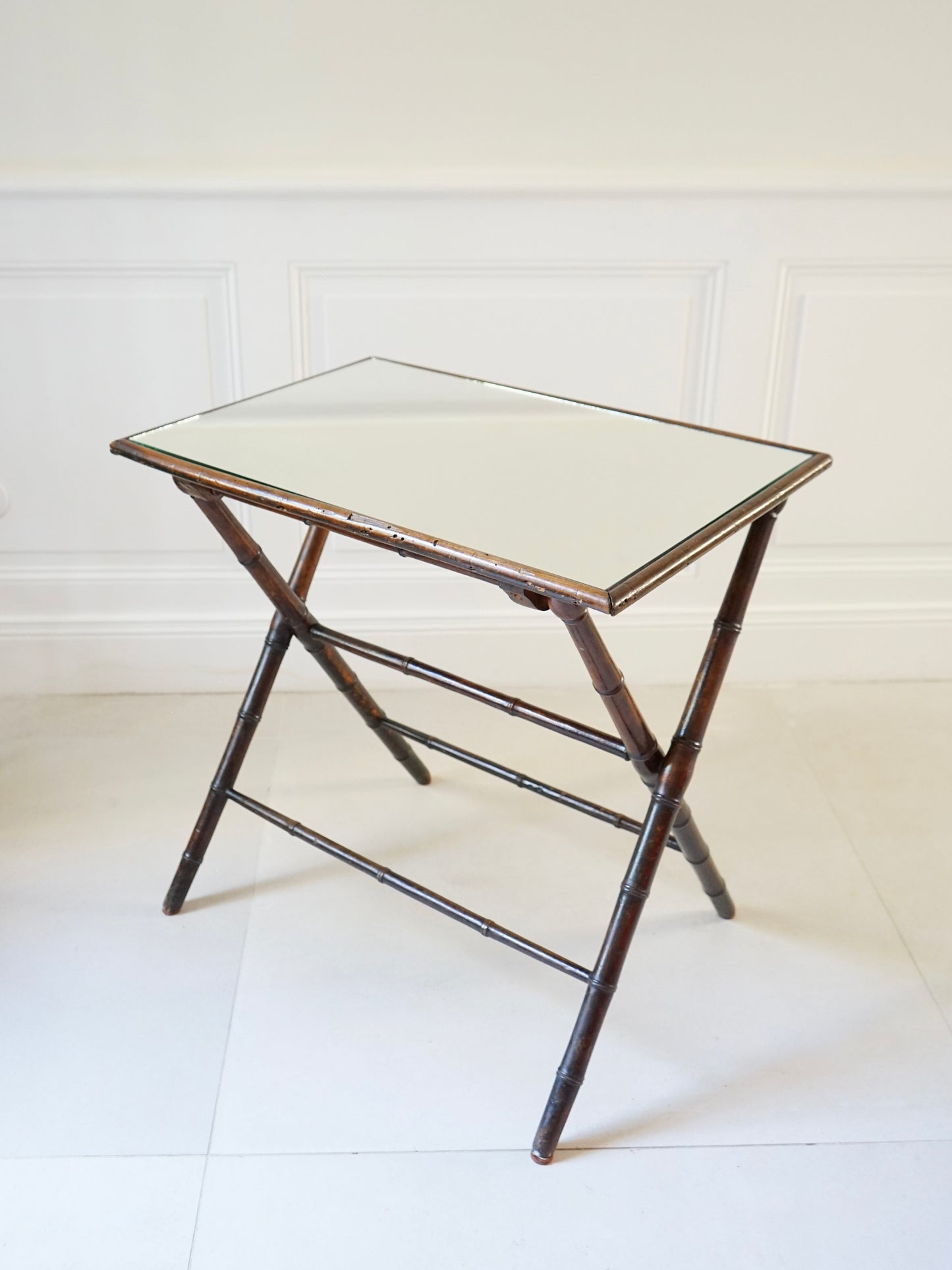 Table pliante imitation bambou