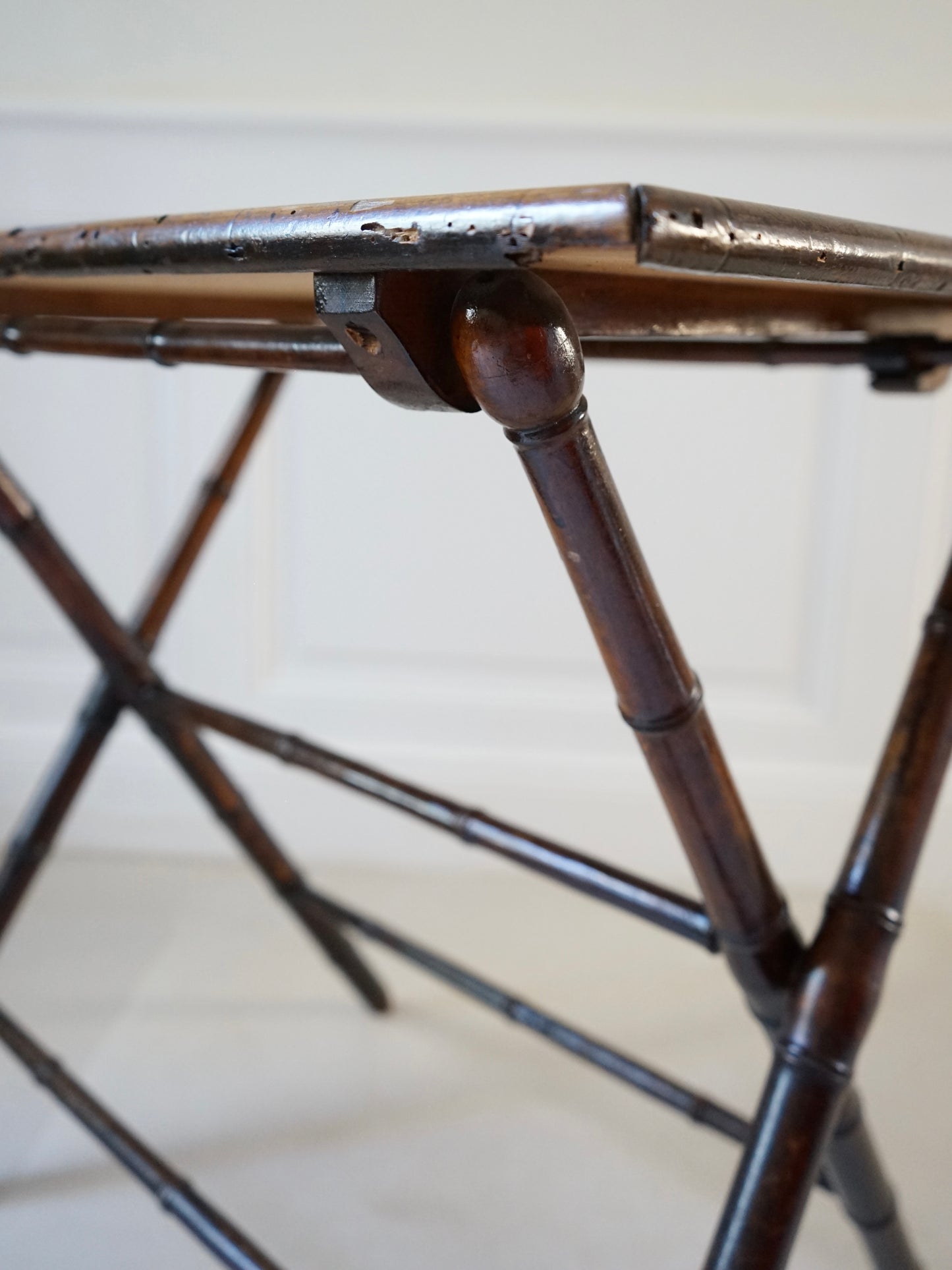 Table pliante imitation bambou