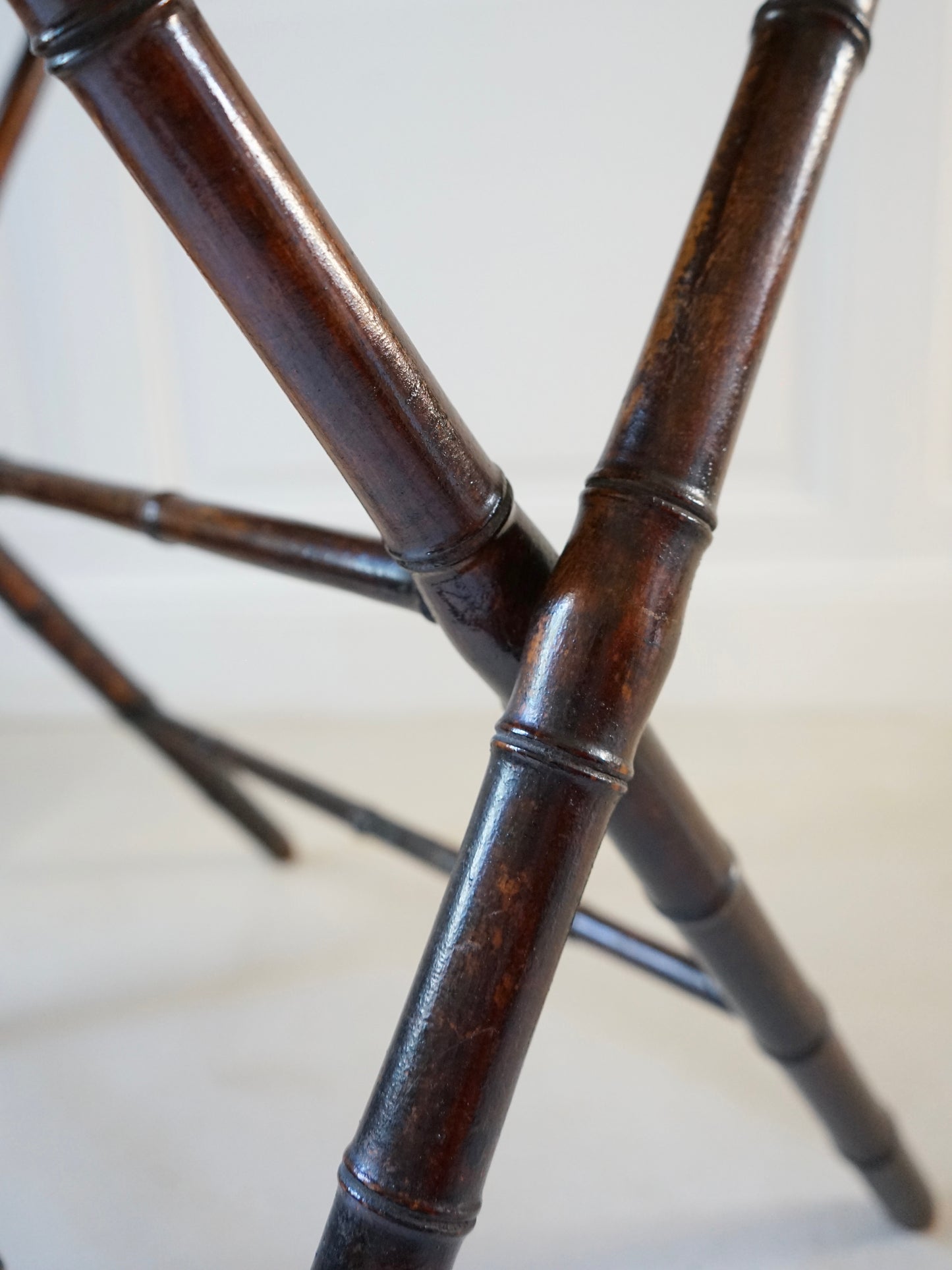 Table pliante imitation bambou