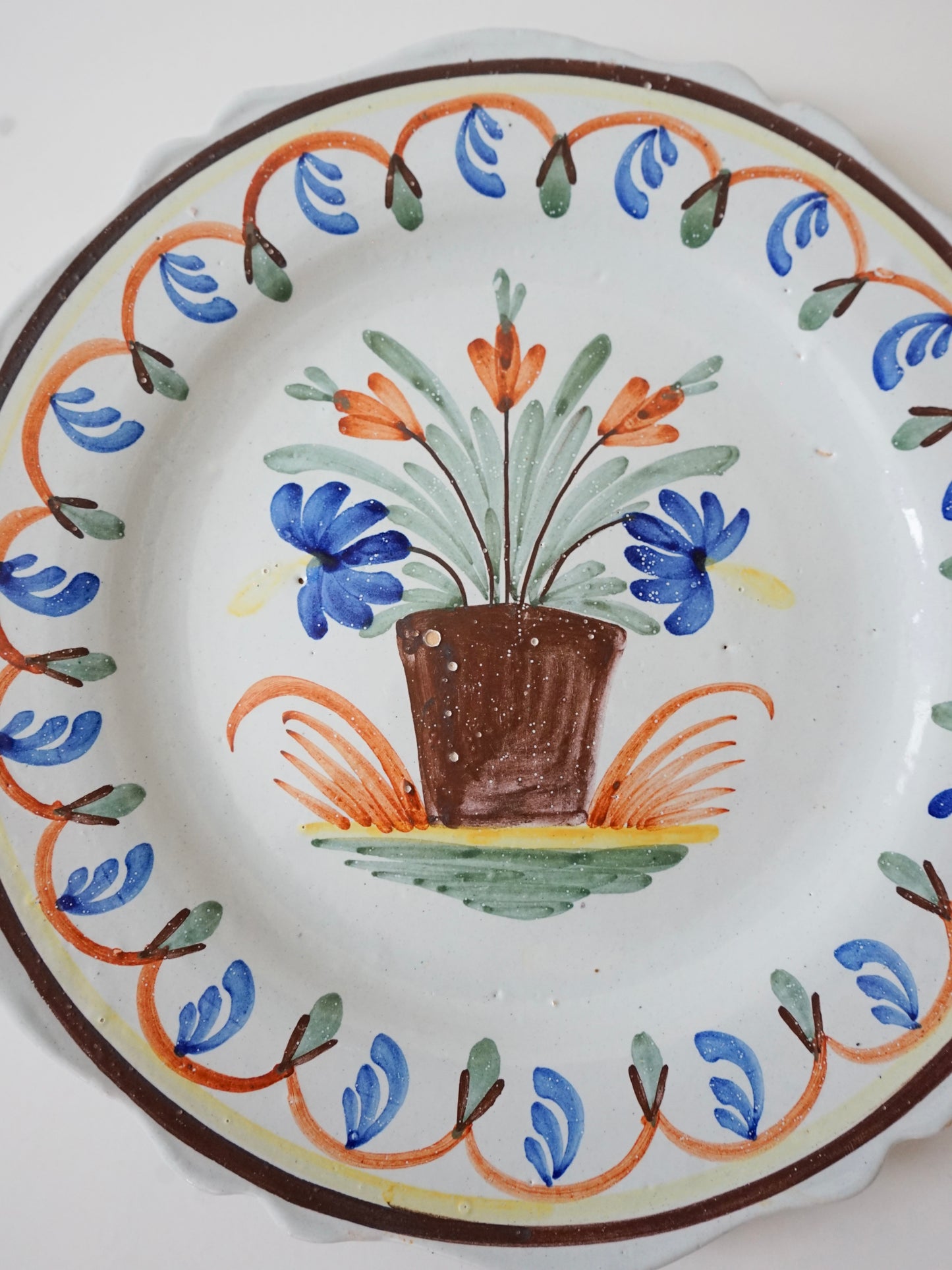 Assiette en faïence de Quimper, XIXe siècle