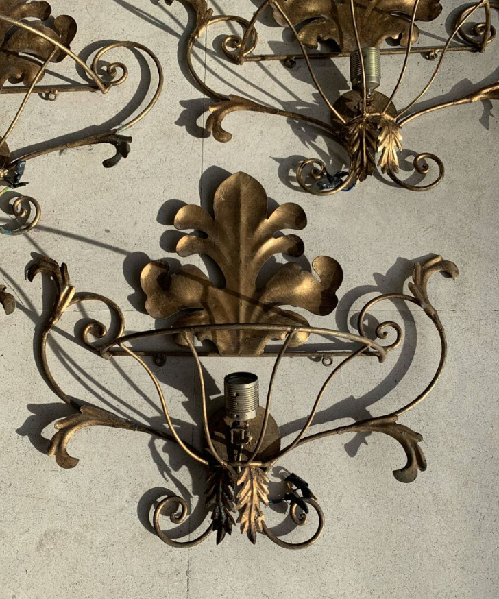 Lot d'appliques dorées en métal