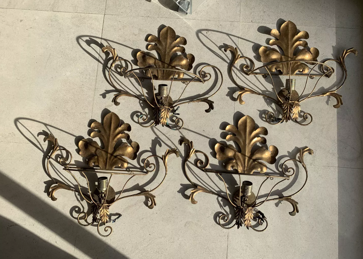 Lot d'appliques dorées en métal