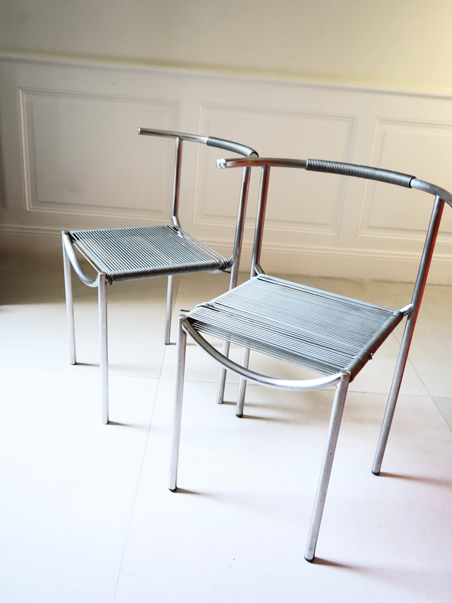 Paire de chaises "Jim Hunter" Philippe Starck