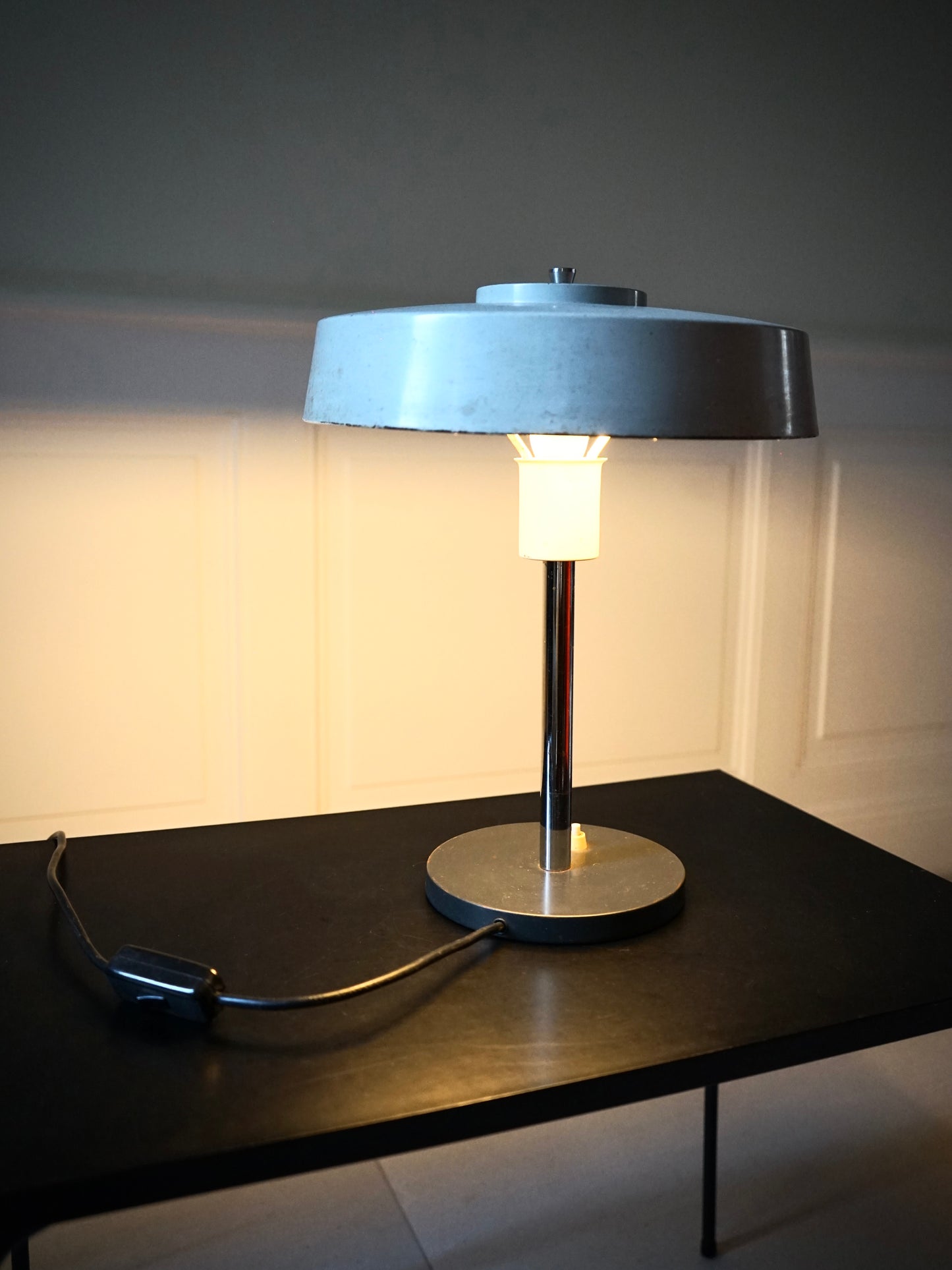 Lampe de bureau moderniste