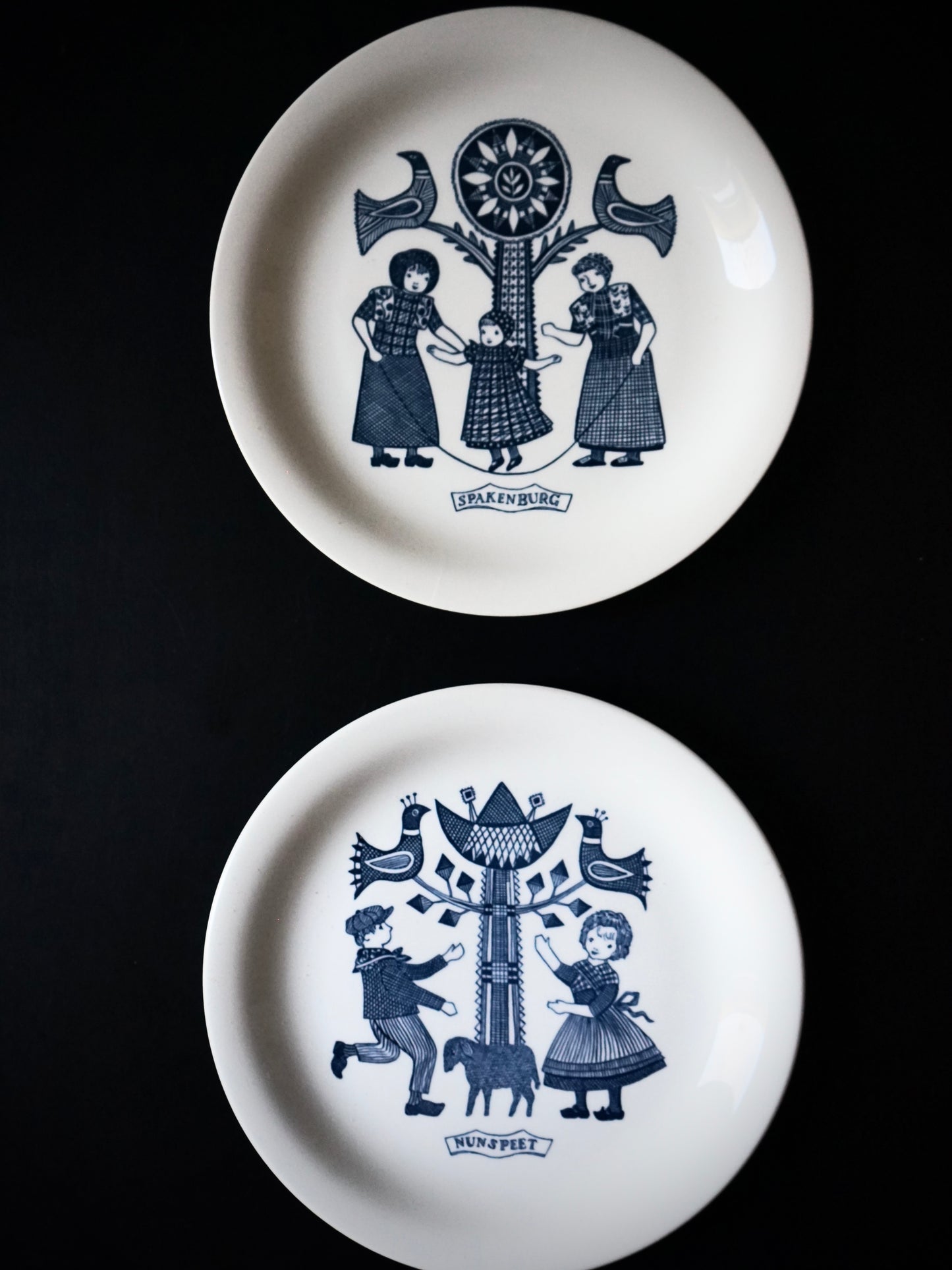 Lot de 5 assiettes vintage en porcelaine Royal Sphinx Maastricht.