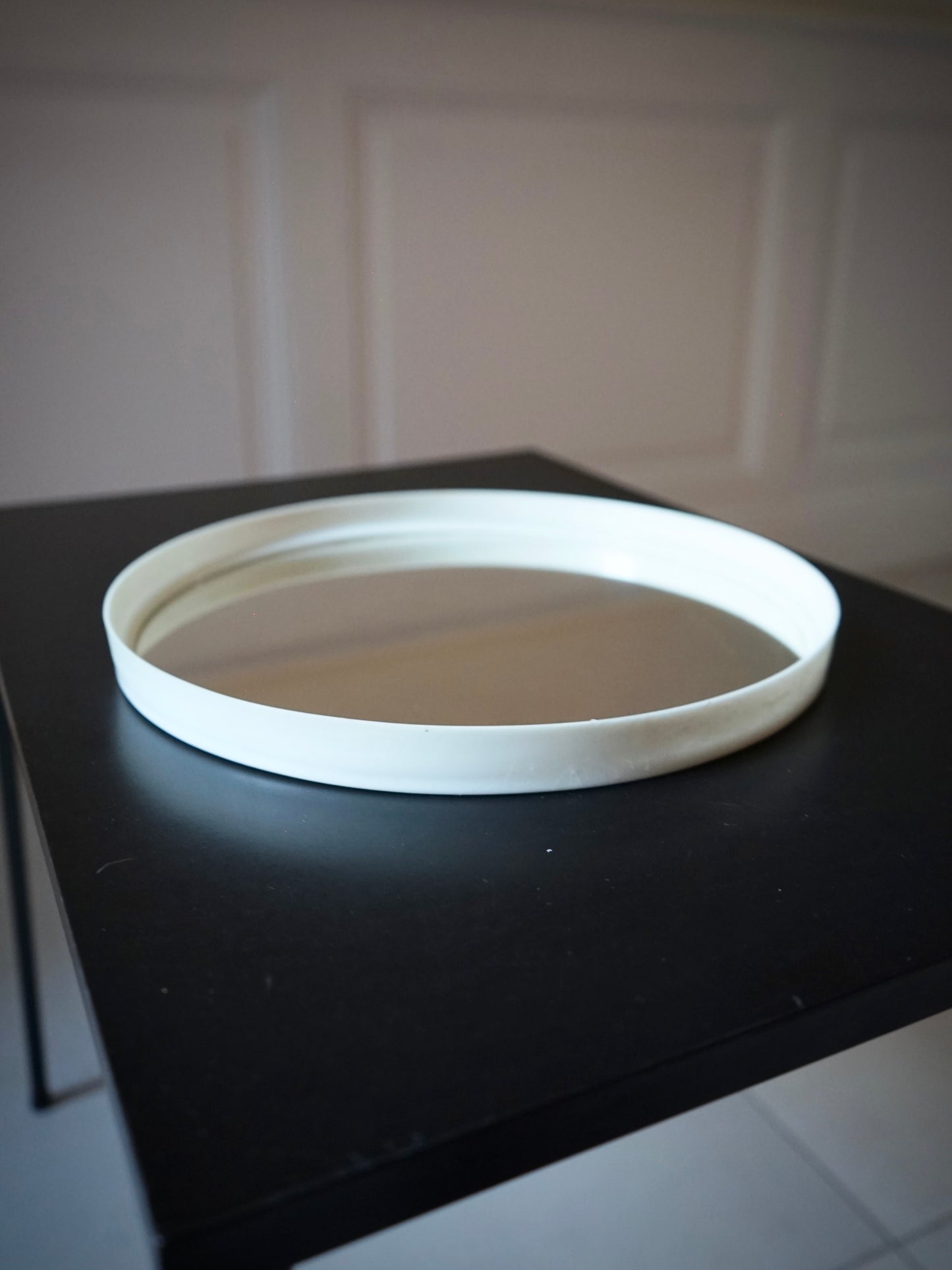 Miroir en plastique blanc années 60.