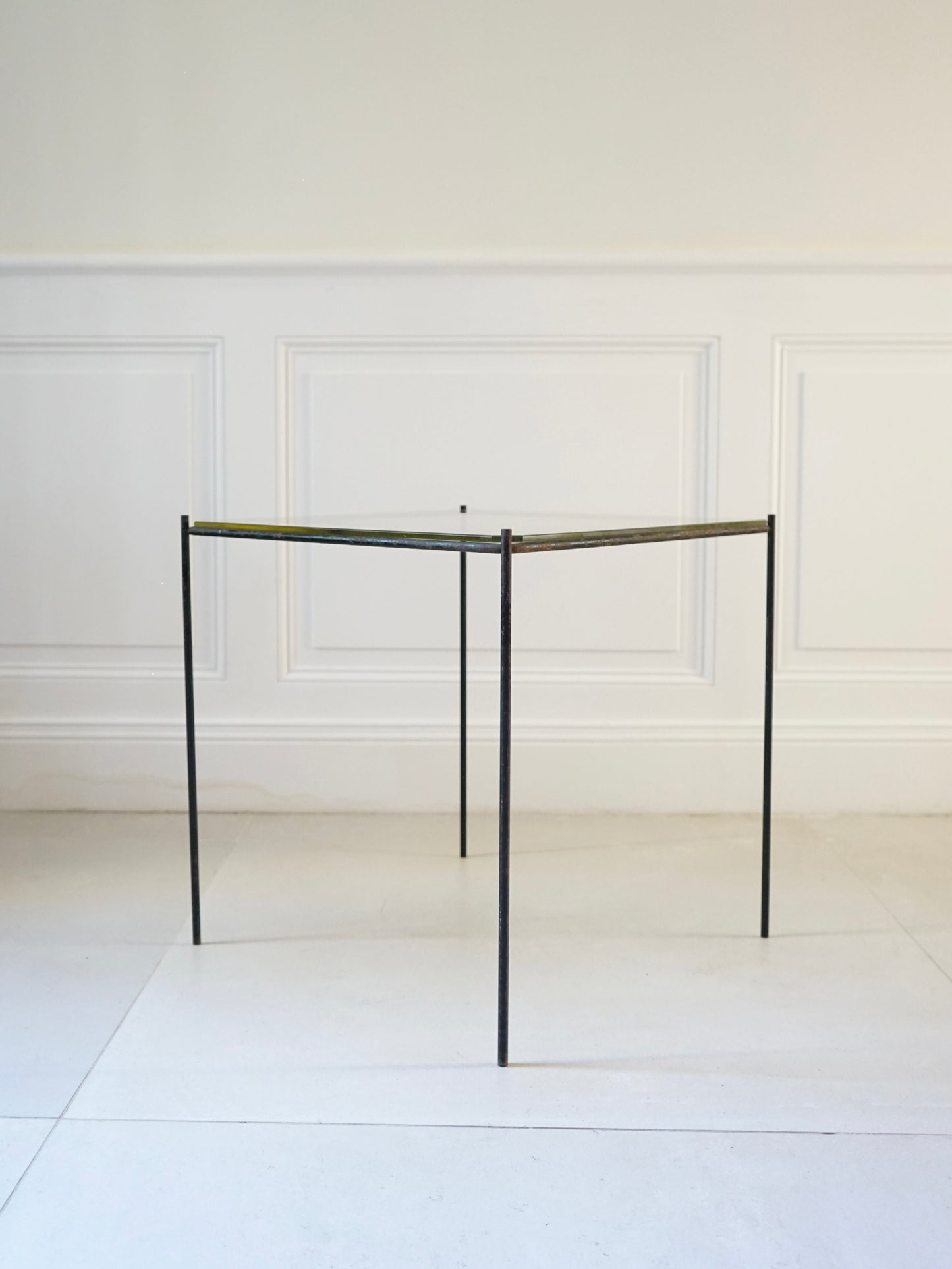 Table d'appoint brutaliste