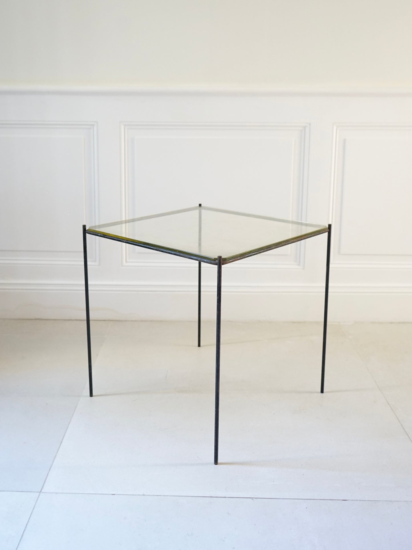 Table d'appoint brutaliste