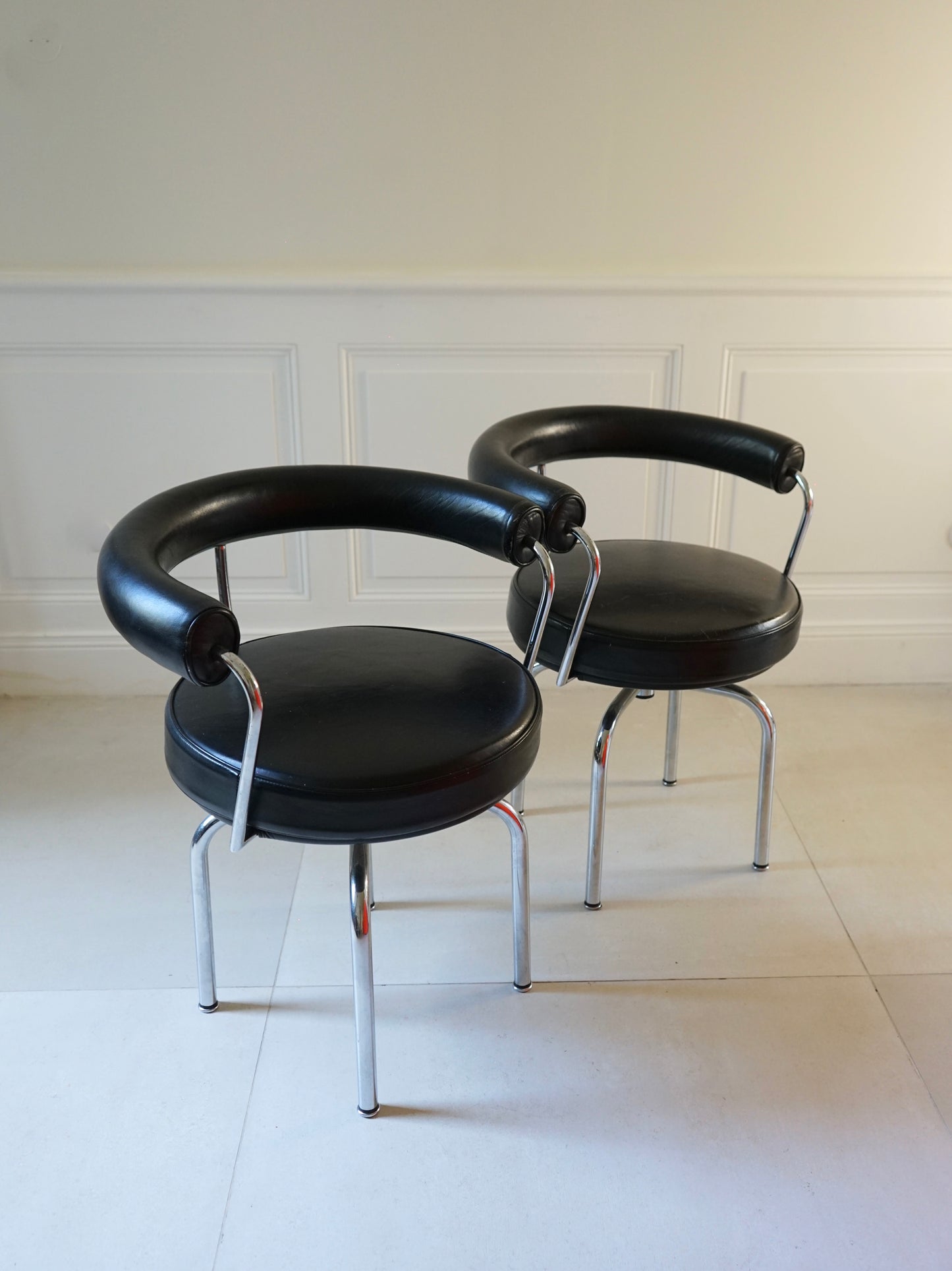 Paires de chaises LC-7 édition Cassina années 70