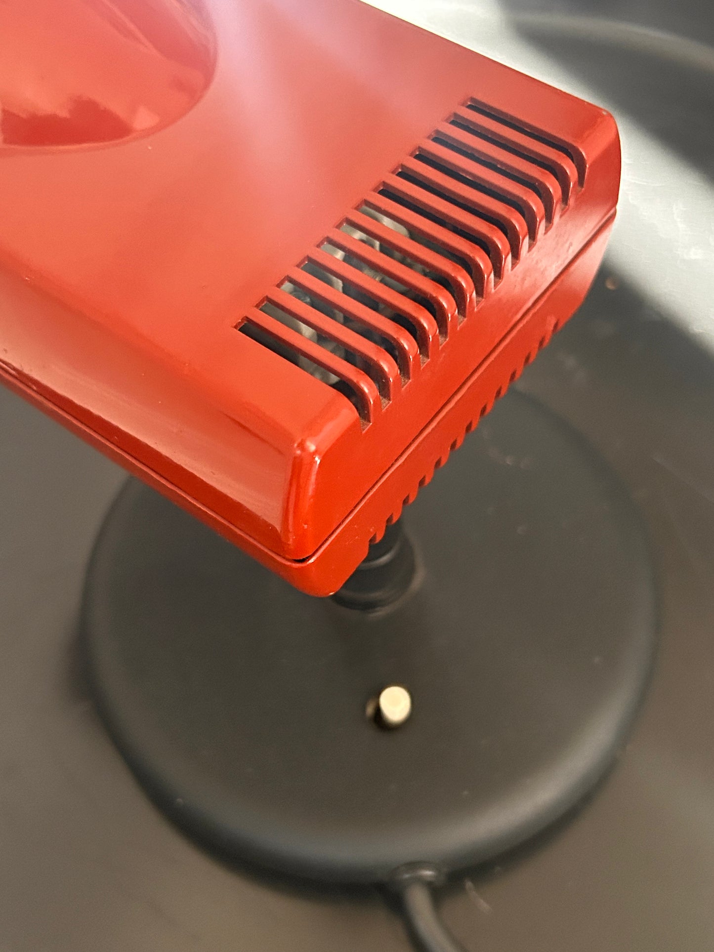 Applique Spot Lita Années 70 couleur bordeaux.